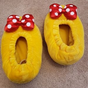Disney Minnie Mouse Slippers (size small)